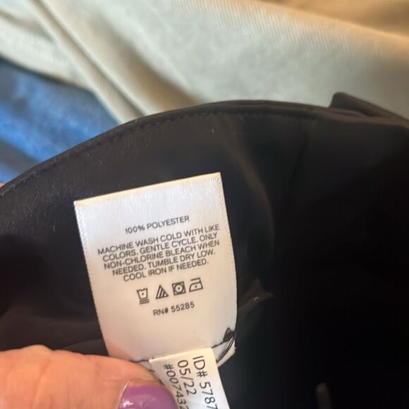 EXPRESS Black High Waist Wide Leg Satin Pleated Pant, size 16S (SHORT) - Picture 10 of 10